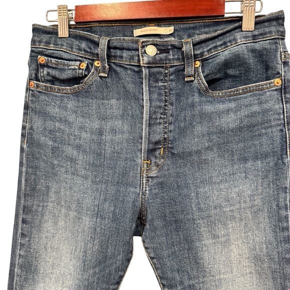 Levi’s Wedgie Skinny Buttonfly Crop Frayed Size 30 - Picture 2 of 9
